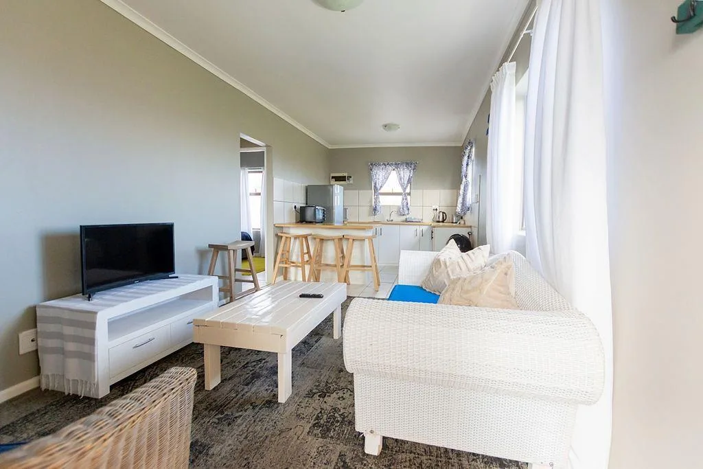 2 Bedroom House to rent in Country Club