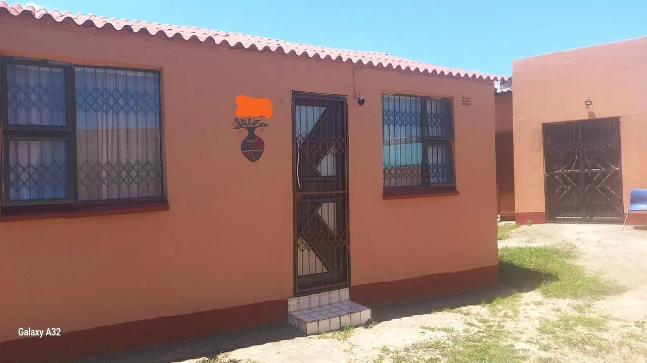 2 Bedroom House for sale in Mdantsane Nu 9