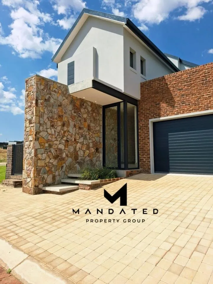 3 Bedroom House for sale in Helderzicht Eco Estate