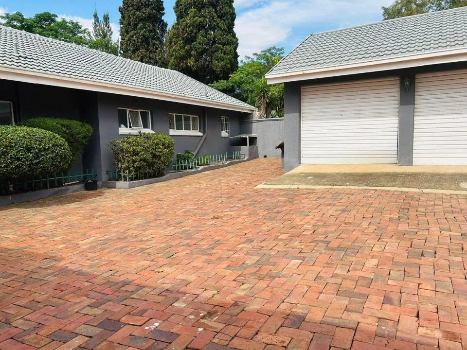 4 Bedroom House to rent in Glen Austin AH
