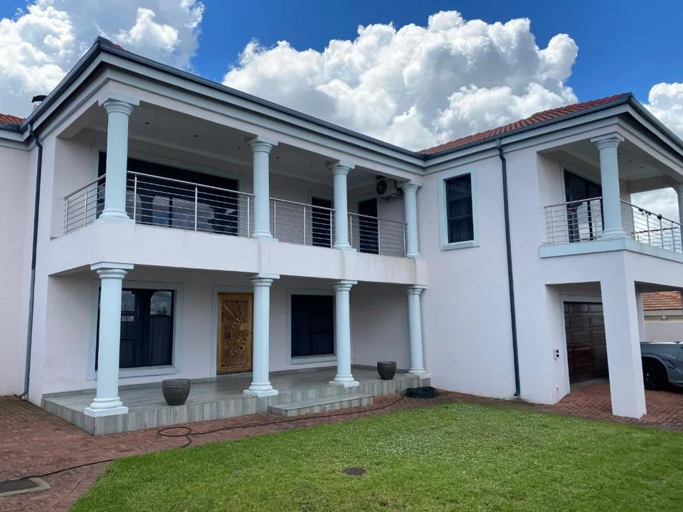 3 Bedroom House for sale in Model Park