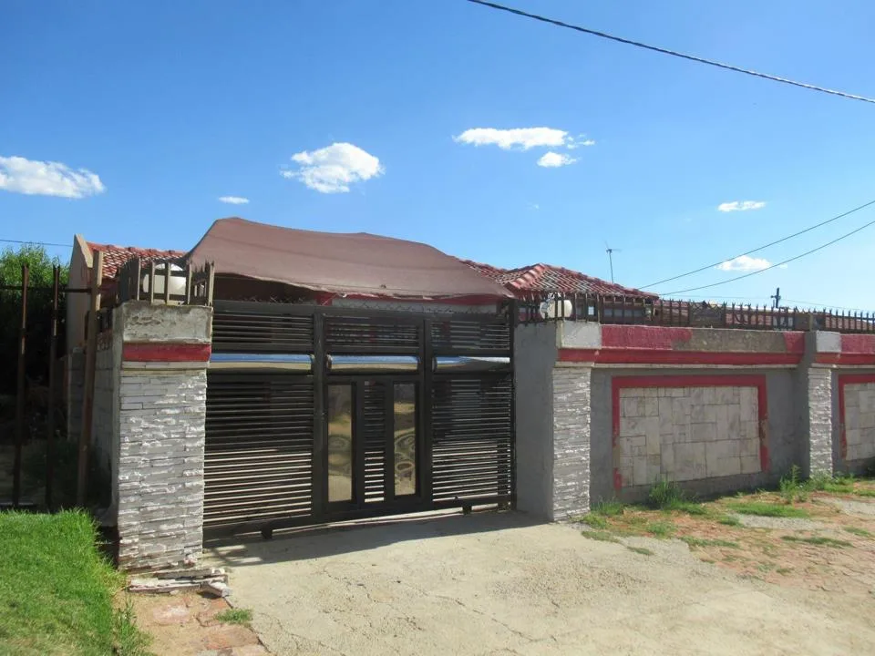 3 Bedroom House for sale in Thabong