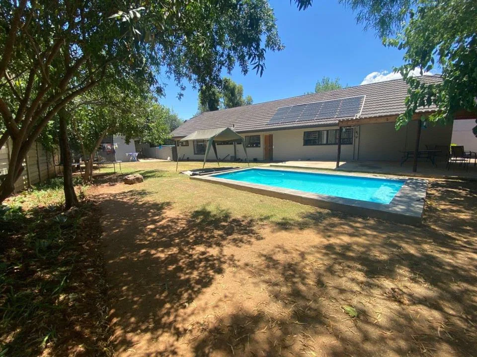 4 Bedroom House for sale in Dan Pienaar