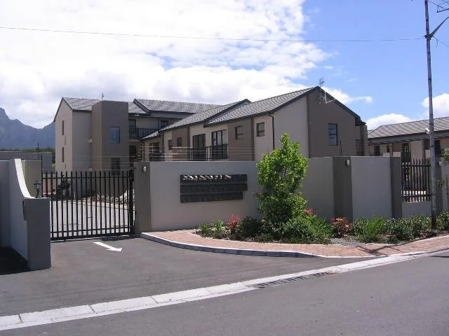 2 Bedroom Apartment / flat to rent in Lansdowne