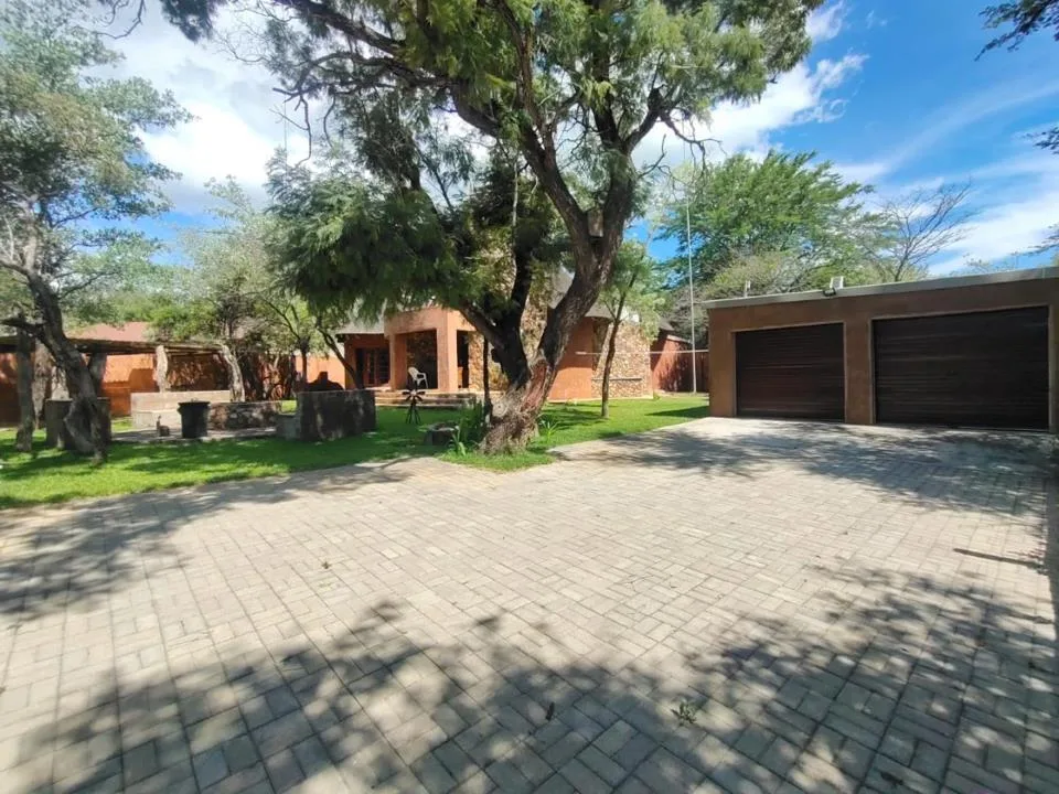 3 Bedroom House for sale in Leeupoort