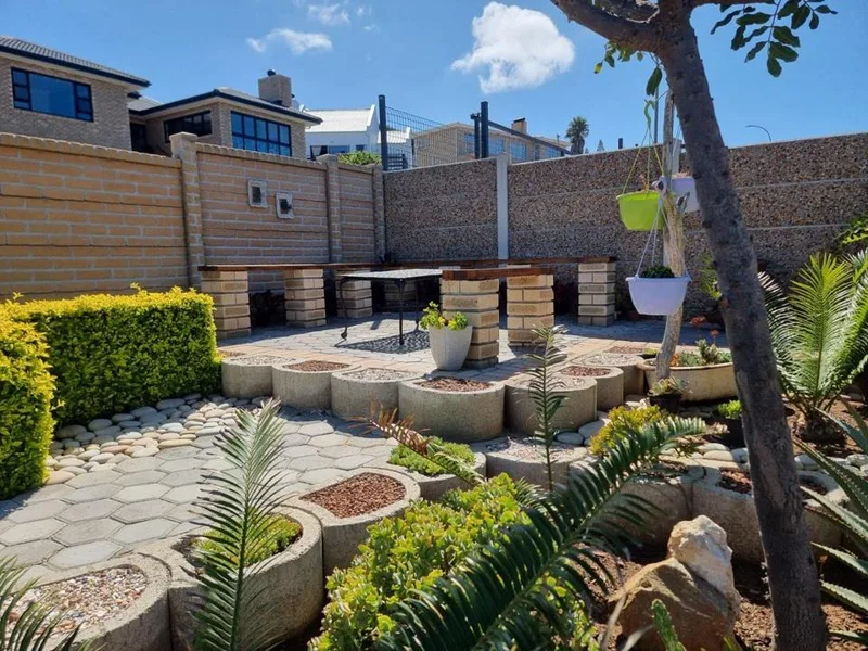 Townhouse to rent in Dana Bay