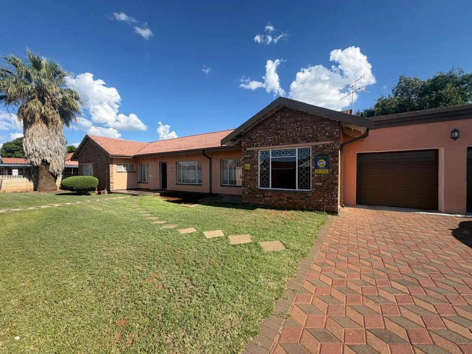 4 Bedroom House for sale in Riviera