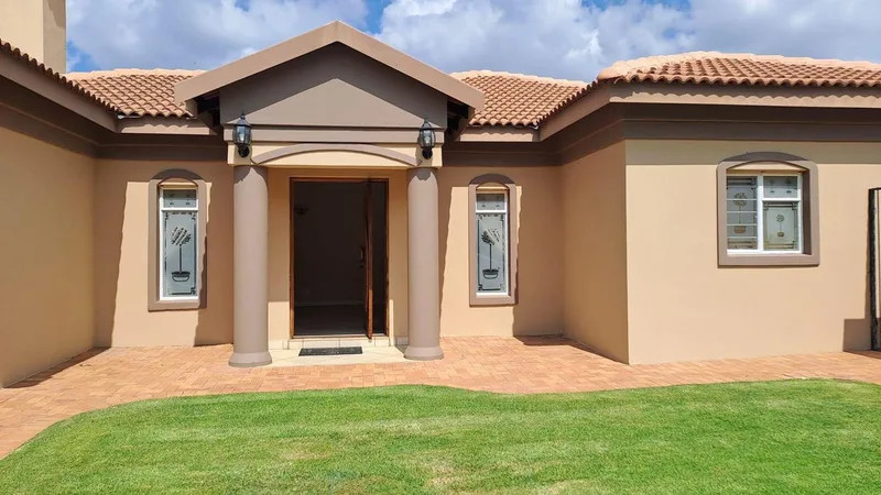 3 Bedroom Townhouse for sale in Wilkoppies