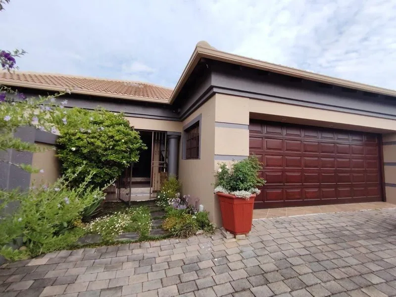 3 Bedroom Townhouse for sale in Secunda