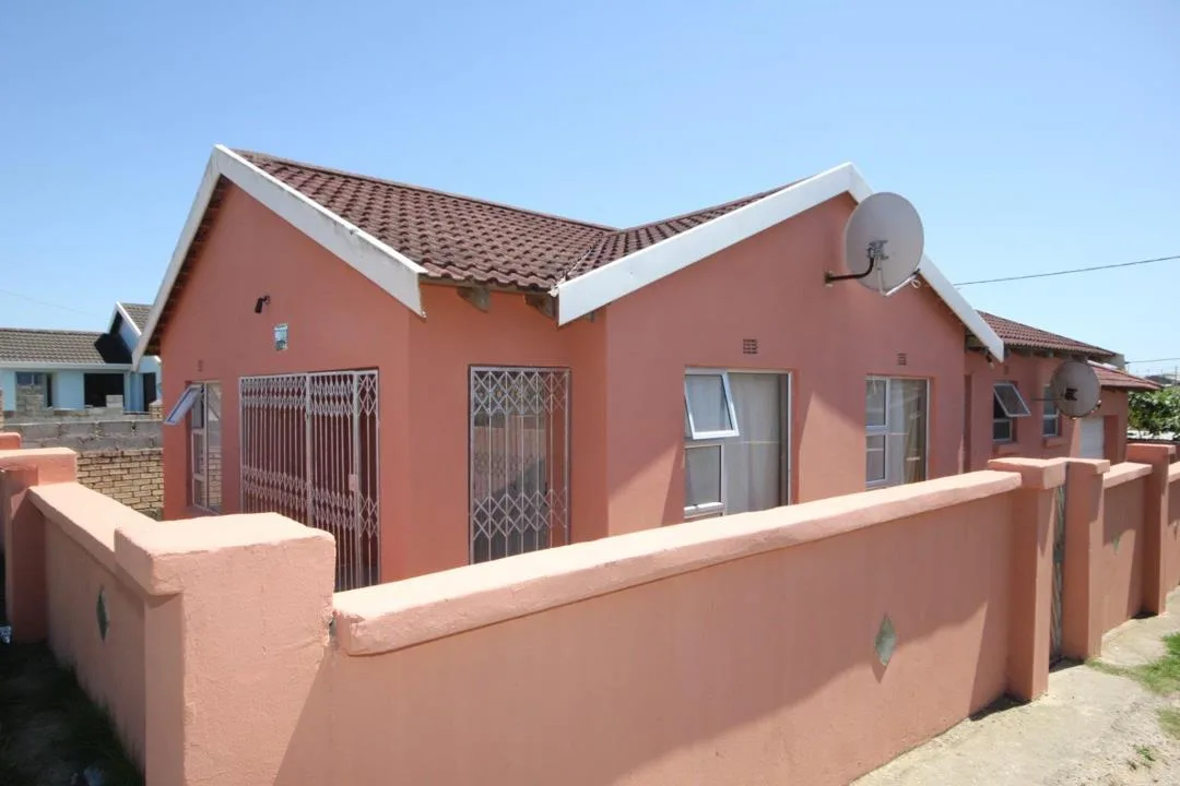 3 Bedroom House for sale in Scenery Park