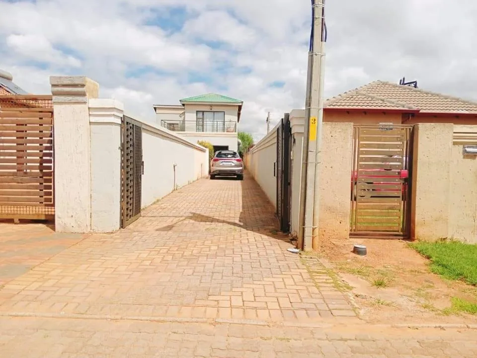 3 Bedroom House to rent in Lehae