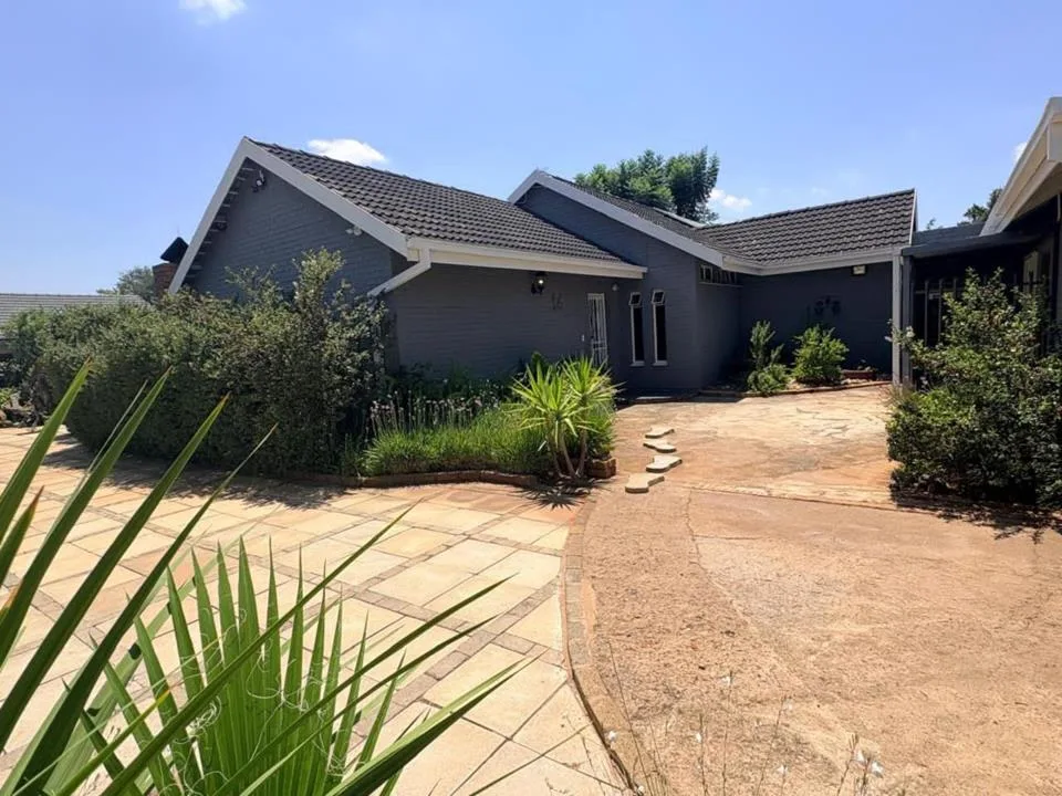 4 Bedroom House for sale in Carters Glen