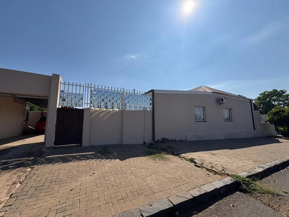 3 Bedroom House for sale in Beaconsfield