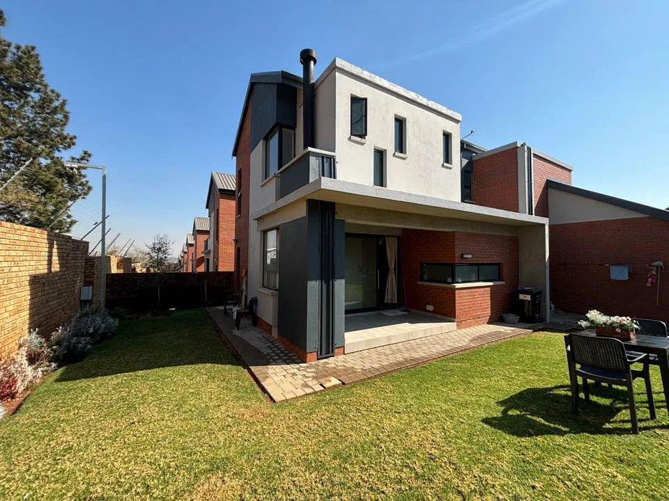 4 Bedroom House to rent in North Riding AH
