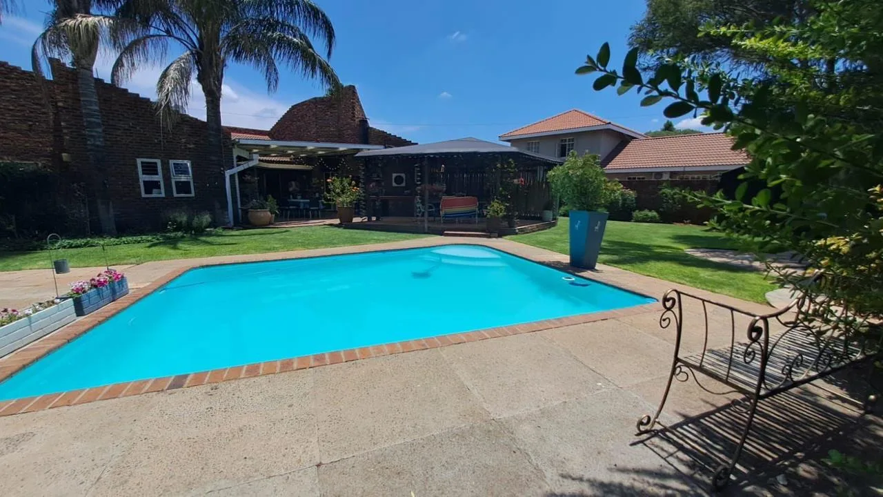 4 Bedroom House for sale in Royldene