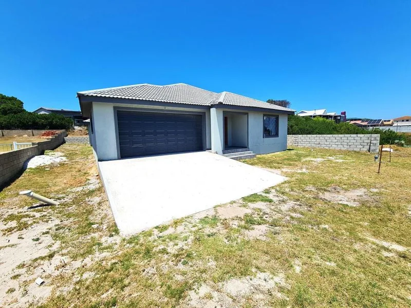 3 Bedroom House for sale in Paradise Beach