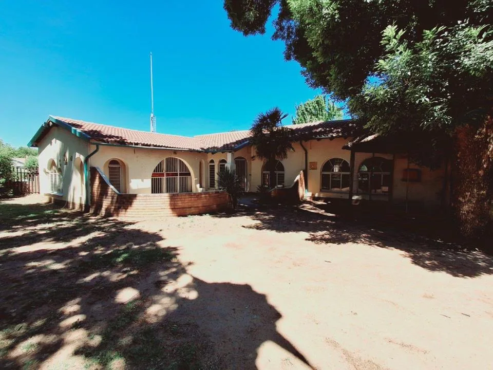 4 Bedroom House for sale in Vaalpark