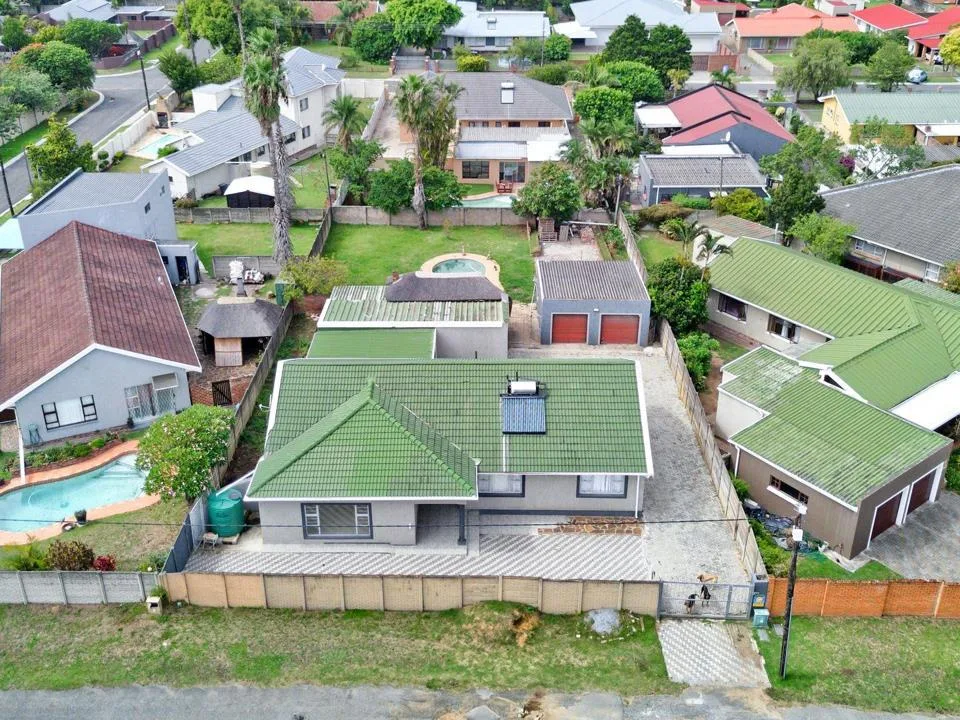 3 Bedroom House for sale in Gonubie
