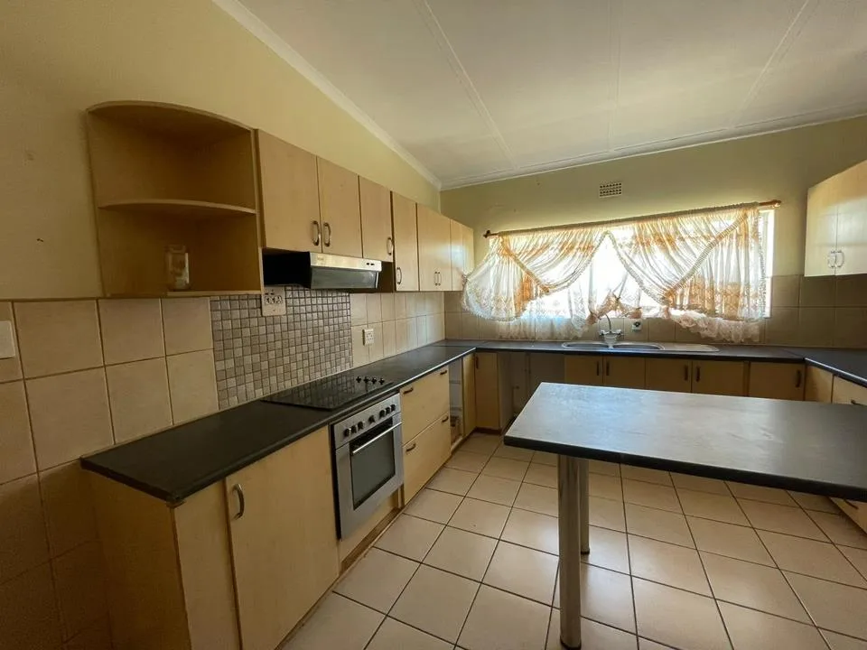 3 Bedroom House for sale in Beaconsfield