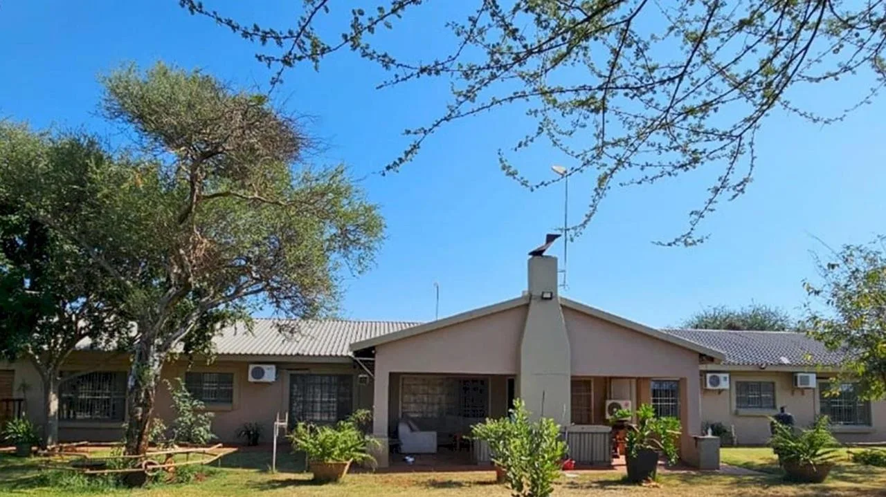 6 Bedroom House for sale in Northam