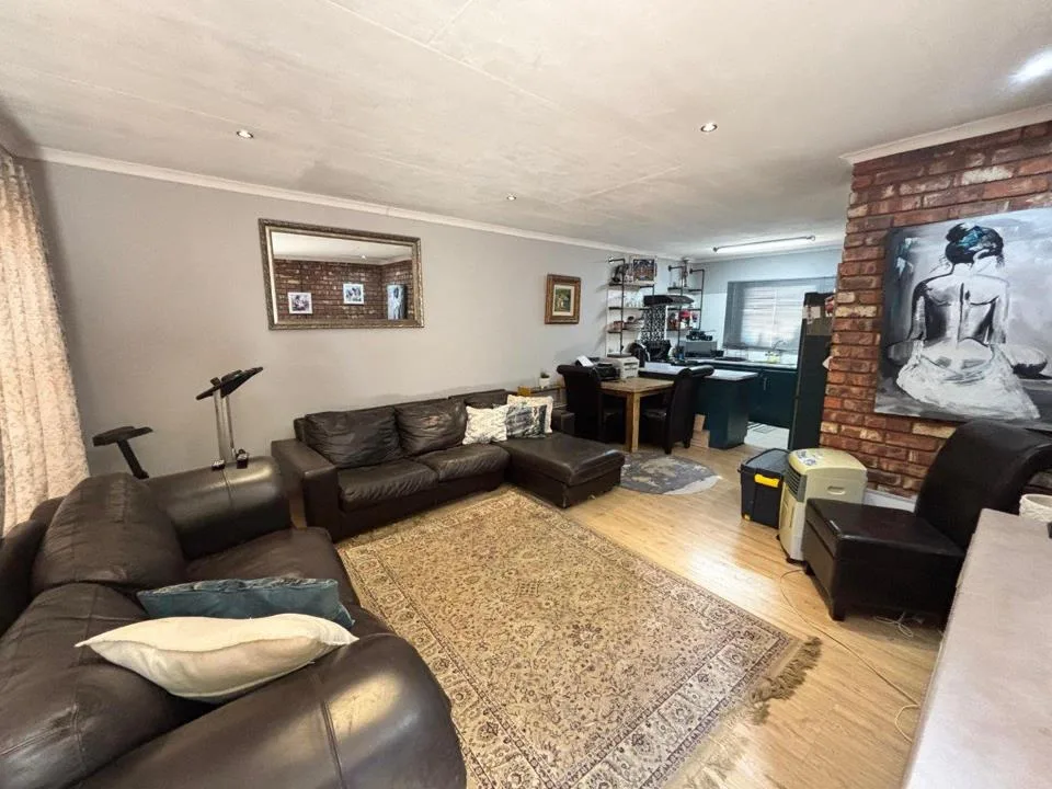2 Bedroom Townhouse for sale in Langenhovenpark