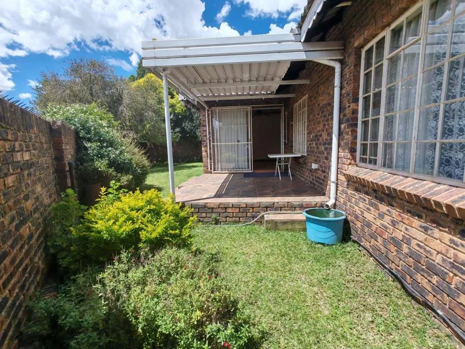 3 Bedroom Townhouse for sale in Sasolburg Ext 11