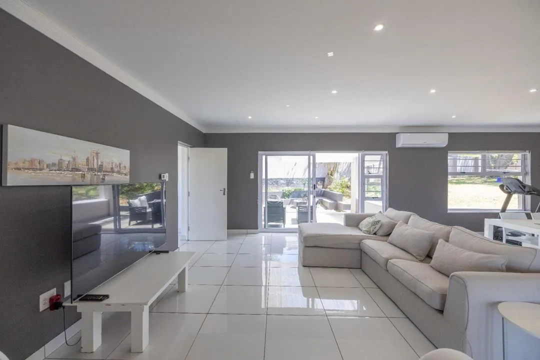 3 Bedroom House for sale in Oatlands North