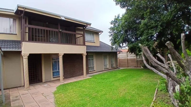 4 Bedroom House for sale in Kruinpark