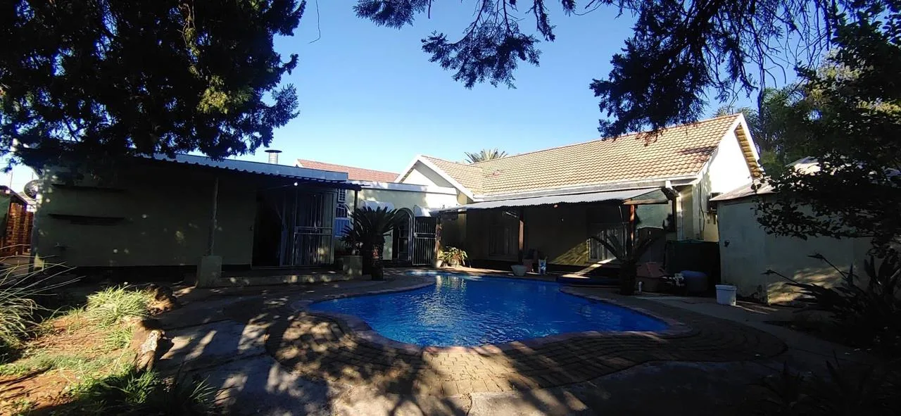 7 Bedroom House for sale in Carters Glen