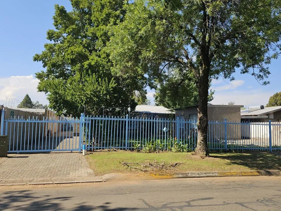 7 Bedroom House for sale in Brandwag