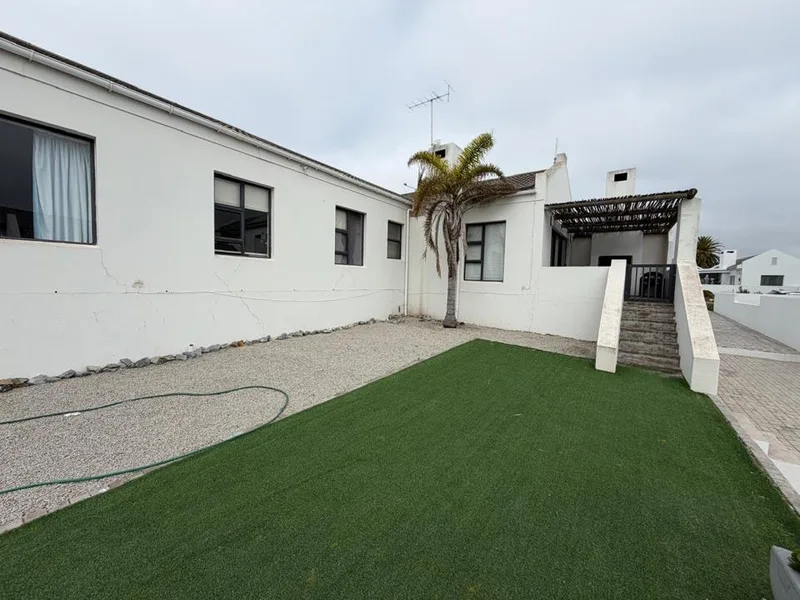 3 Bedroom House to rent in Shelley Point