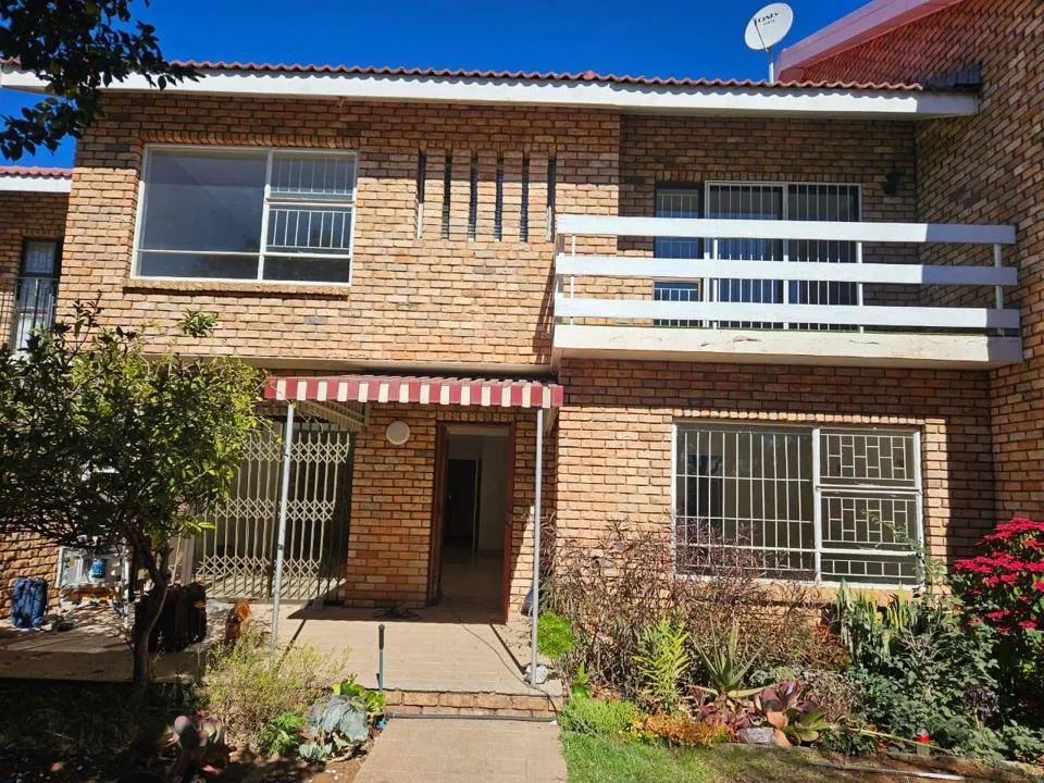3 Bedroom House for sale in Memorial Road Area