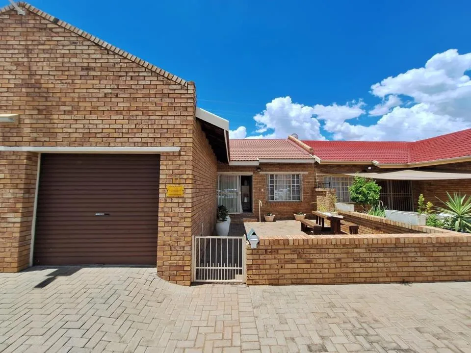 2 Bedroom Townhouse for sale in Minerva Gardens