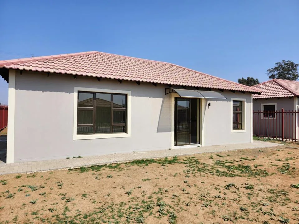 2 Bedroom House for sale in Heidedal