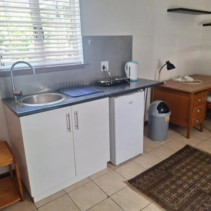 1 Bedroom Apartment / flat to rent in Onder Papegaaiberg