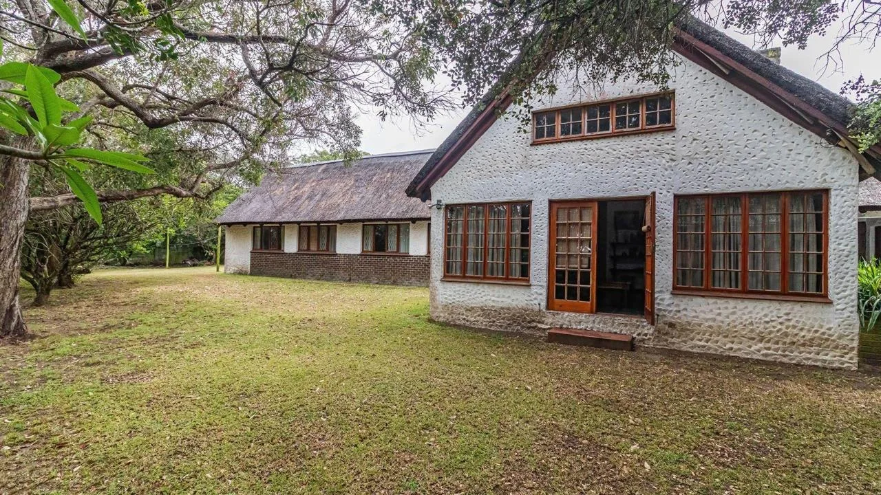 4 Bedroom House for sale in Bonza Bay