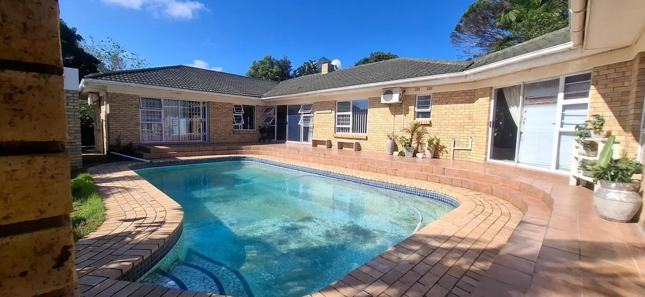 4 Bedroom House for sale in Beacon Bay