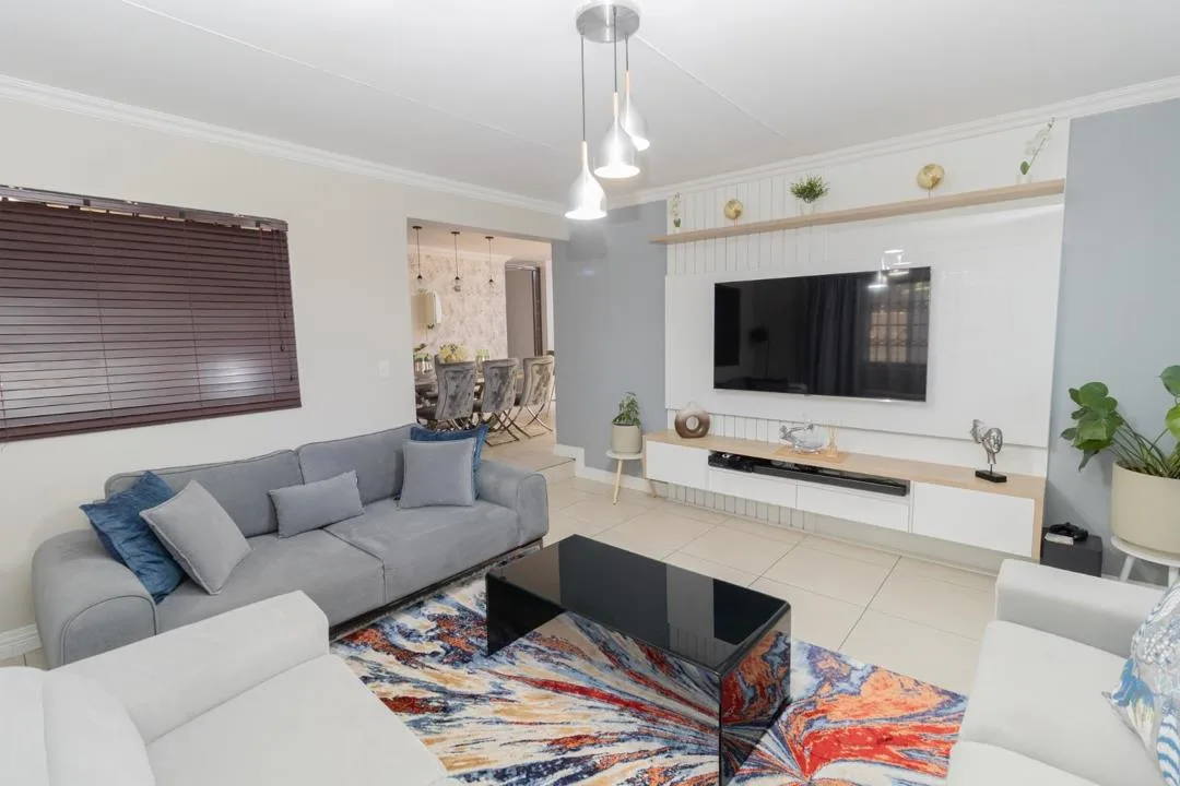 3 Bedroom House for sale in Langenhovenpark