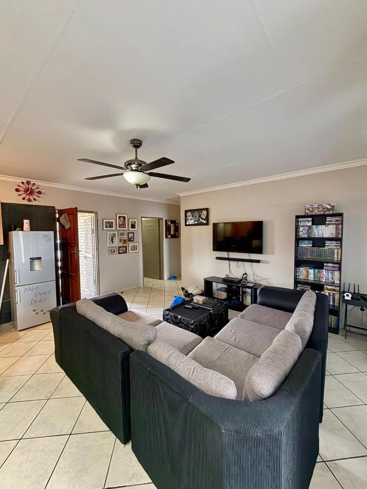 2 Bedroom Townhouse to rent in Vaalpark