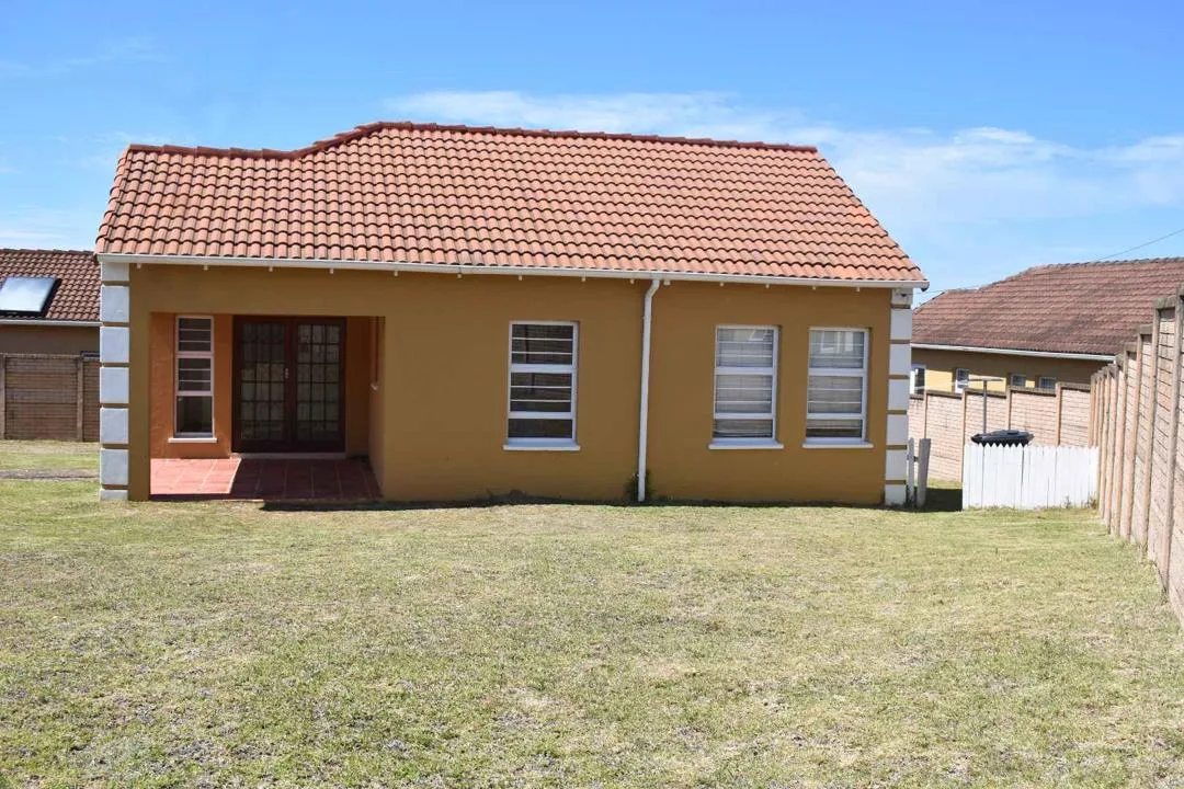 2 Bedroom Townhouse for sale in Beacon Bay