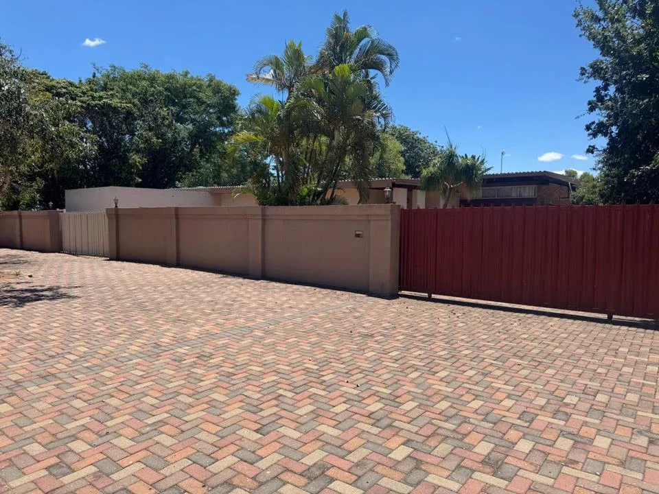 5 Bedroom House for sale in Eduan Park