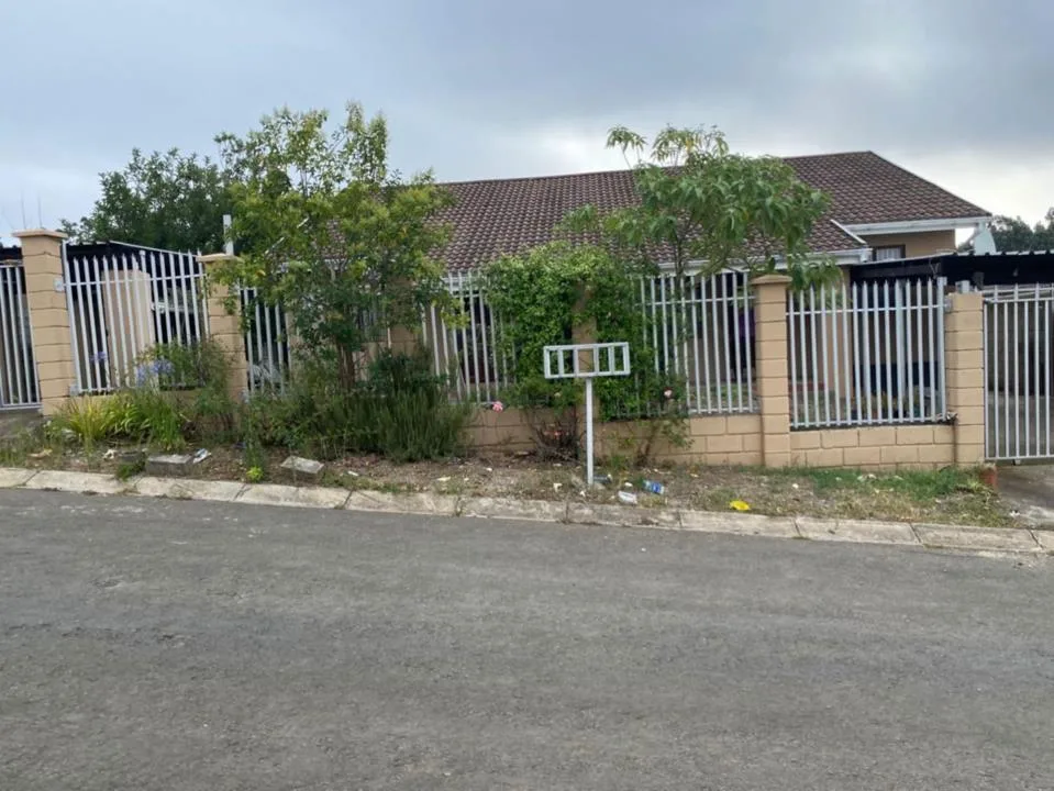 4 Bedroom House for sale in Southernwood
