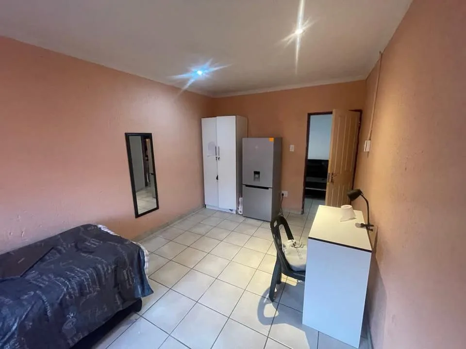 1 Bedroom House to rent in Orlando East