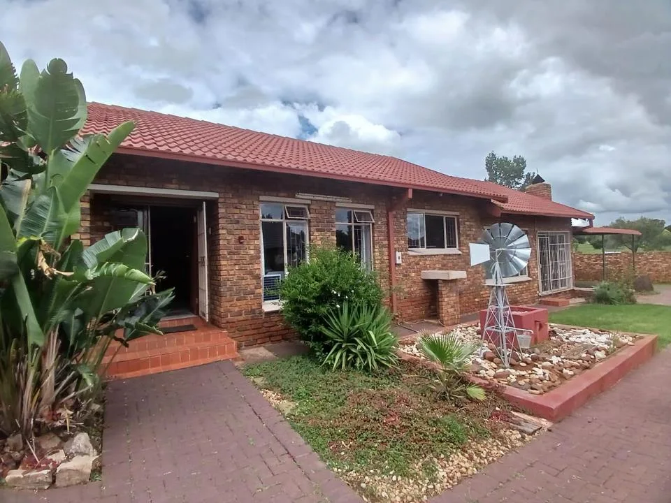 4 Bedroom House for sale in Dennesig
