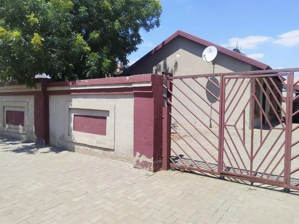 3 Bedroom House for sale in Boitekong