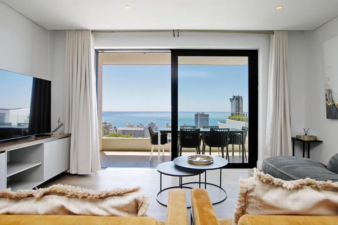 3 Bedroom Apartment / flat to rent in Sea Point