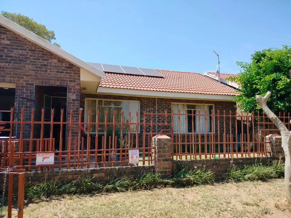 2 Bedroom Townhouse for sale in Vredefort