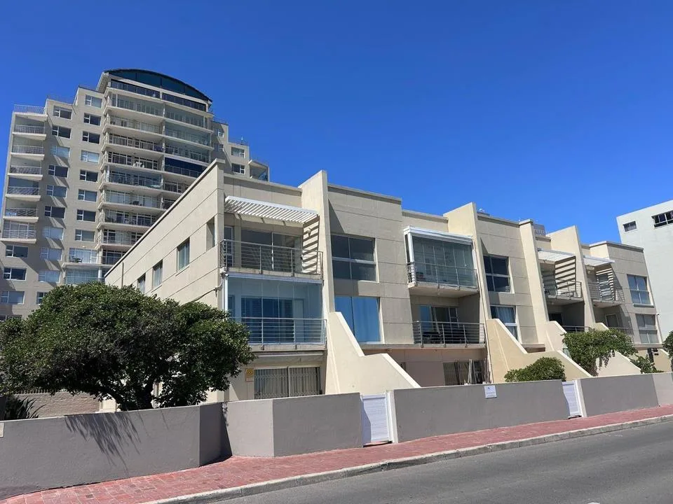 3 Bedroom Apartment / flat to rent in Beachfront