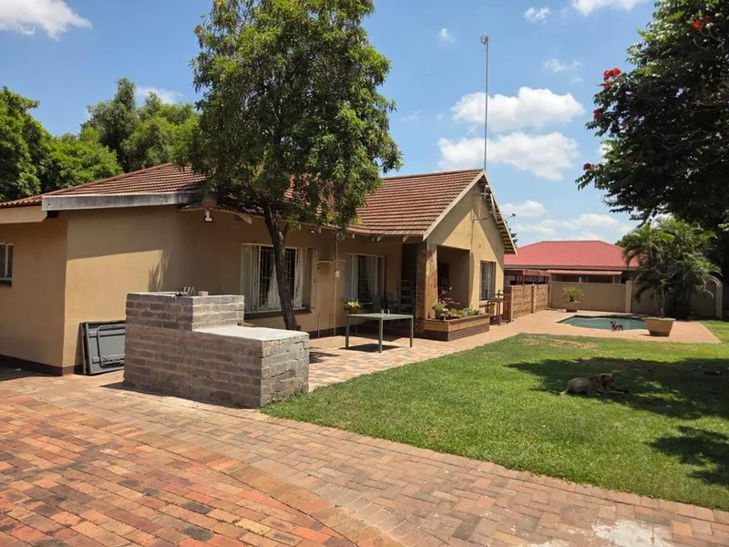 3 Bedroom House for sale in Moregloed