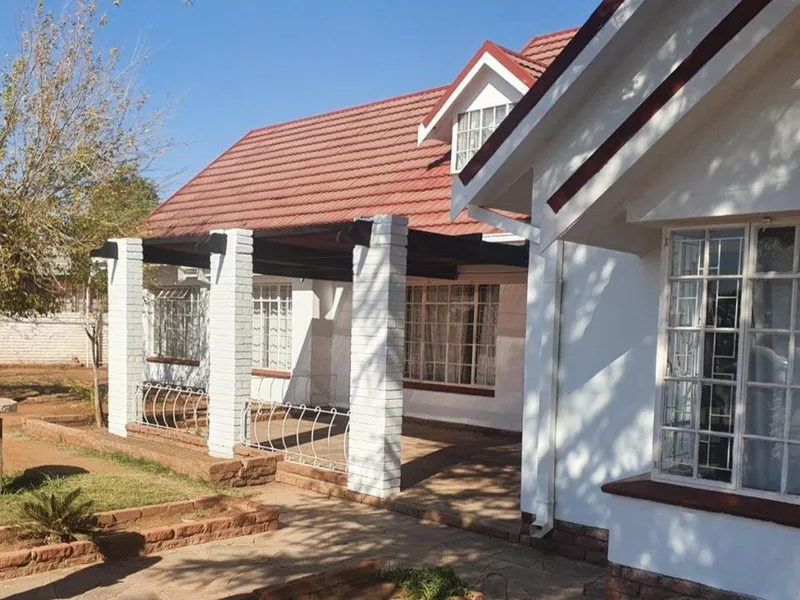 4 Bedroom House for sale in Postmasburg